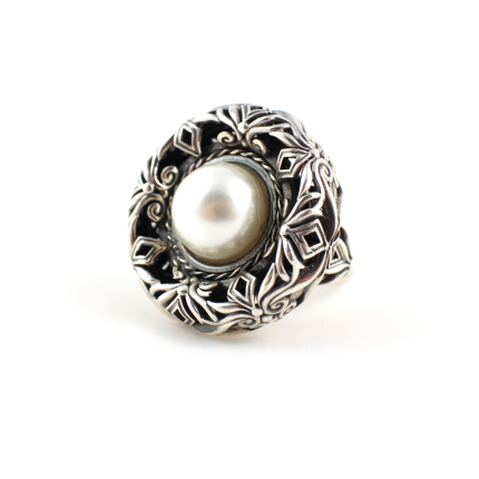 Byzantine Ring with Pearl